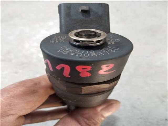 Foto 2ª: Inyectores Citroen Xsara 2.0 HDI 66KW PREMIER [2.0 LTR. - 66 KW HDI CAT (RHY - DW10TD)]