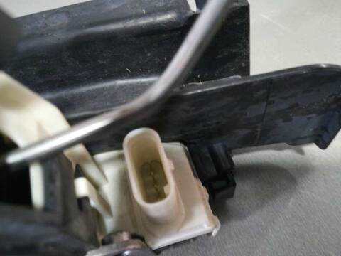 Foto 2ª: Cerradura Puerta Delantera Derecha Mercedes Clase A 140 A 180 CDI BLUEEFFICIENCY 176.012) 109CV 80KW [K9K] (2016)