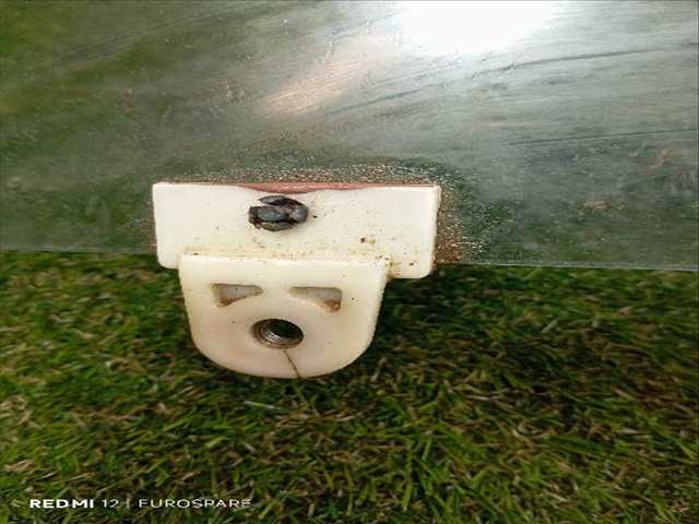 Foto 3ª: Luna Delantera Izquierda Nissan Patrol 3.3 D SD33 5P (1989)