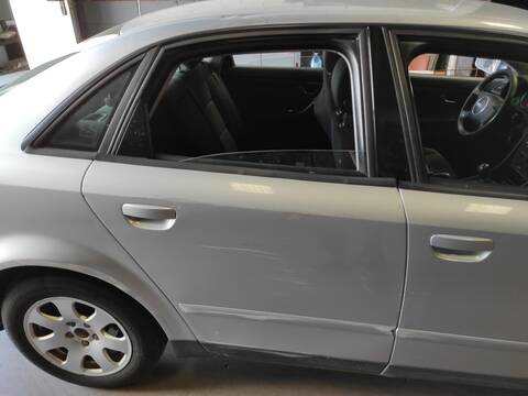 Puerta Trasera Derecha Audi A4 AWX BERLINA