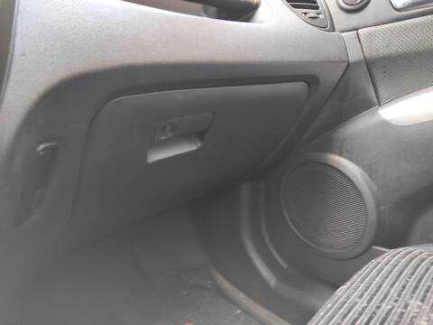 Guantera Kia Sportage D4EA