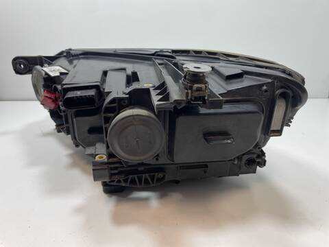 Foto 3ª: Faro Derecho Volkswagen Passat CRL (2017)