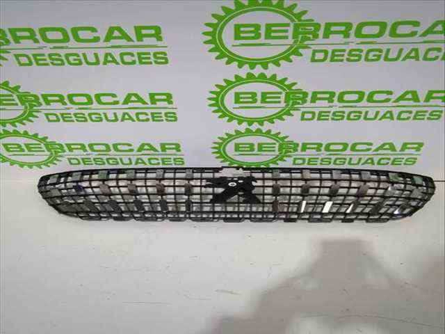 Rejilla Delantera Peugeot 5008 VERSION INDEFINIDA
