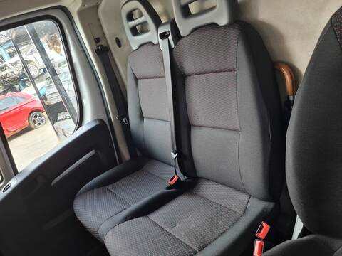Foto 2ª: Asiento Delantero Derecho Peugeot Boxer 333 L2H1 PRO BLUEHDI 120 START STOP 120CV 88KW FURGON [4H03] (2022)