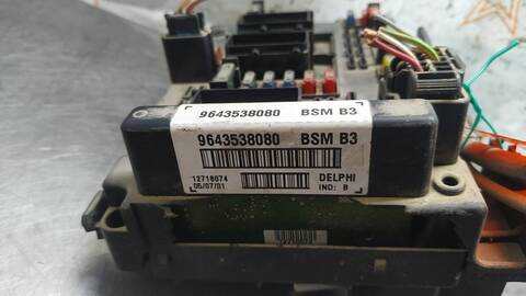 Foto 4ª: Caja Reles Fusibles Peugeot 307 XR 90CV 66KW [D-RHY] (2001)