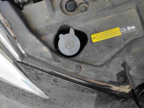 Deposito Limpiaparabrisas Nissan Leaf EM57