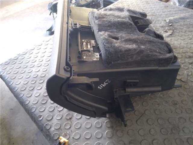 Foto 3ª: Guantera Mercedes Clase B 150 2.0 180 CDI (245.207) [2.0 LTR. - 80 KW CDI CAT] [OM 640.940]