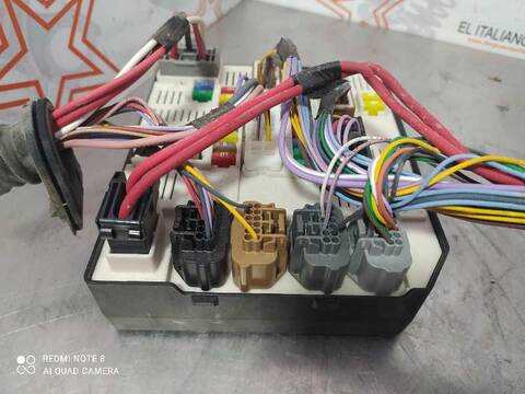 Foto 2ª: Caja Reles Fusibles Renault Megane EXPRESSION BERLINA 110CV 81KW III BERLINA 5 P [K9KA6] (2013)