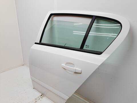 Foto 3ª: Puerta Trasera Izquierda Opel Astra COSMO 105CV 77KW [Z16XEP] (2007)