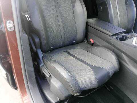 Foto 3ª: Asientos Traseros Peugeot 3008 ACTIVE 131CV 96KW [HNY] (2018)