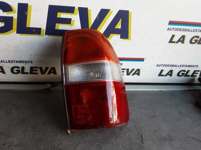 Piloto Trasero Derecho Mitsubishi L200 2.5 TDI99CV 0CV