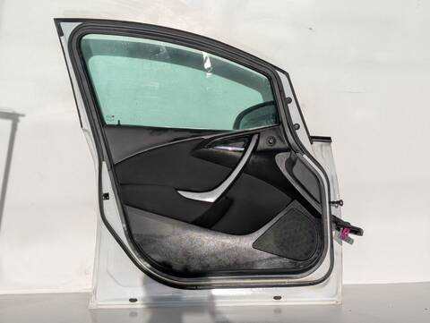 Foto 2ª: Puerta Delantera Izquierda Opel Astra B16DTL (2015)