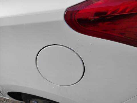 Tapa Exterior Combustible Toyota Auris 2ZRFXE