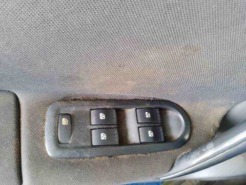 Botonera Elevalunas Renault Scenic AUTHENTIQUE 106CV 78KW