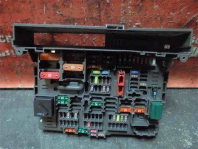 Foto 3ª: Caja Reles Fusibles Bmw Serie 3 315 2.0 318D [2.0 LTR. - 90 KW 16V DIESEL CAT] [M47N 204 D4]