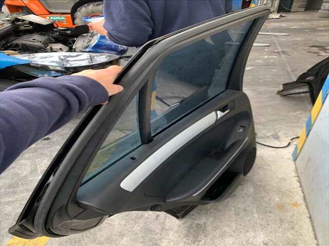 Foto 2ª: Puerta Trasera Izquierda Mercedes Clase ML 230 3.0 V6 24V CDI 190CV [642940] (2008)