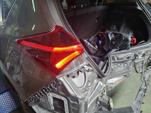 Foto 2ª: Piloto Trasero Izquierdo Toyota Auris 1.8 HYBRID ZWE186_) 136CV 100KW [2ZR-FXE] (2016)