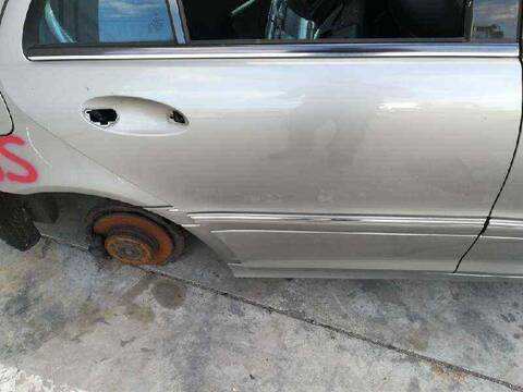 Foto 2ª: Puerta Trasera Derecha Mercedes Clase C 160 BERLINA 170CV 125KW [646963] (2000)