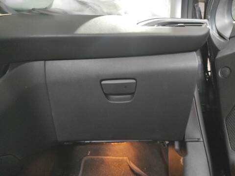 Guantera Peugeot 208 8F01