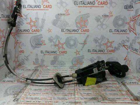 Foto 4ª: Palanca de Cambio Iveco Daily EINZELKABINE 35 C... RADSTAND 4100 146CV 107KW [F1CE3481J·B] (2013)