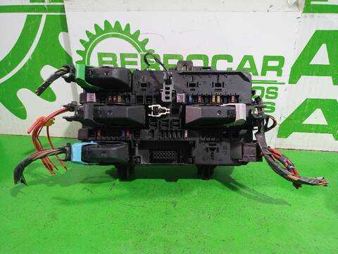 Foto 3ª: Caja Reles Fusibles Opel Astra ELEGANCE 101CV [Z17DTH] (2004)