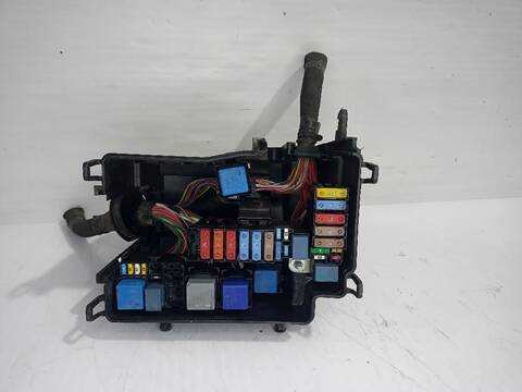 Caja Reles Fusibles Renault Trafic L1H1 2 7T 95CV