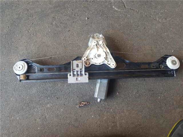 Foto 2ª: Elevalunas Eléctrico Trasero Izquierdo Mercedes Clase C 160 2.2 200 CDI (203.004) [2.2 LTR. - 85 KW CDI CAT] [OM 611.962]