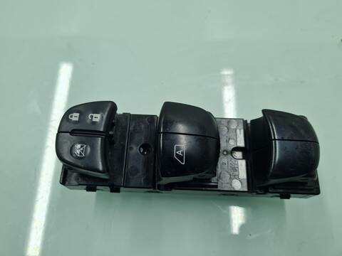 Botonera Elevalunas Nissan Qashqai 360 110CV 81KW