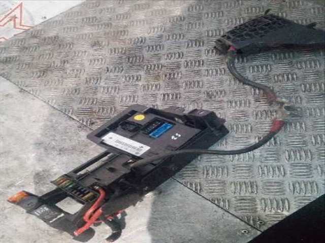 Foto 3ª: Caja Reles Fusibles Audi A8 4.2 QUATTRO 335CV 246KW [BFM] (2003)