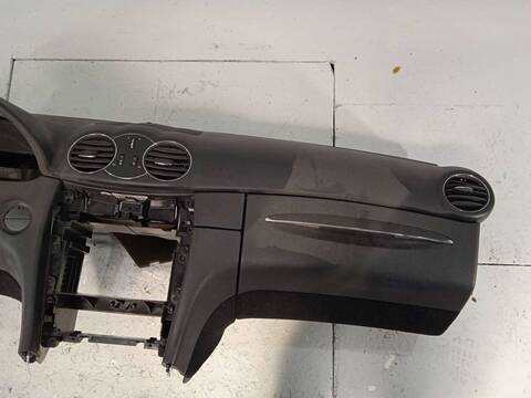 Foto 3ª: Salpicadero Mercedes Clase C 160 3.0 CDI CAT COUPE 224CV 165KW (2006)