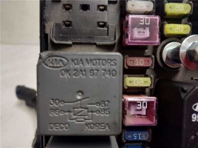 Foto 3ª: Caja Reles Fusibles Kia Carens 2.0 CRDI [D4EA]