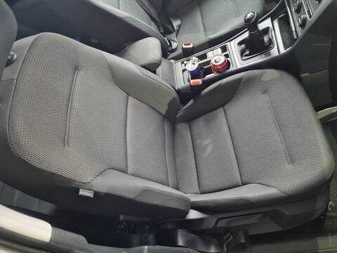 Asientos Traseros Volkswagen Golf ADVANCE BLUEMOTION 105CV 77KW