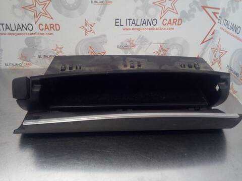 Foto 4ª: Guantera Toyota Verso COMFORT 112CV 82KW [N47C16A] (2015)