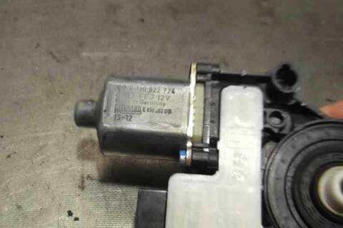 Foto 4ª: Elevalunas Eléctrico Trasero Derecho Volkswagen Golf 1.6 TDI DPF 105CV 77KW [CLH] (2014)