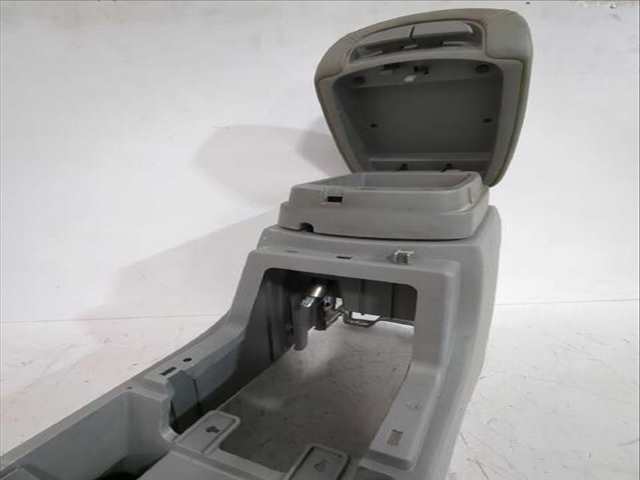 Foto 3ª: Consola Central Kia Carens 2.0 CRDI 140 140CV [D4EA] (2006)