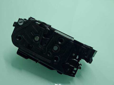 Foto 3ª: Cerradura Puerta Trasera Izquierda Volkswagen Tiguan SPORT BMT 150CV 110KW [DFGA] (2020)