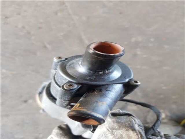 Foto 3ª: Bomba de Agua Mercedes Clase C 160 2.2 220 DIESEL (202.121) [2.2 LTR. - 70 KW DIESEL CAT] [OM 604.910]