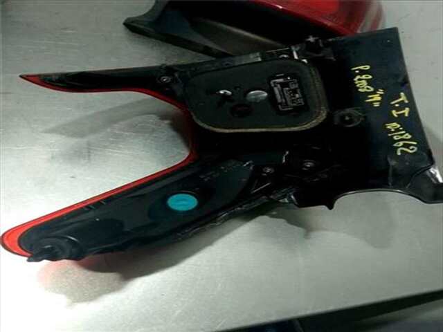 Foto 3ª: Piloto Trasero Izquierdo Peugeot 2008 1.6 GT LINE [1.6 LTR. - 88 KW BLUE-HDI FAP]