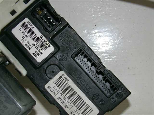 Foto 4ª: Elevalunas Eléctrico Delantero Derecho Renault Laguna 2.0 G MODELO 3 2007-2015 [F4RK800] (2009)