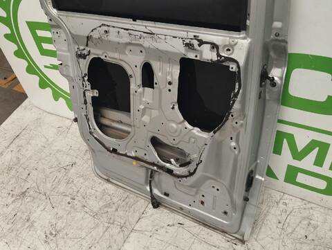 Foto 3ª: Puerta Trasera Izquierda Kia Carnival 2.9 CRDI CAT 185CV [J3] (2006)