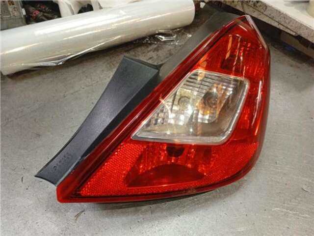 Foto 3ª: Piloto Trasero Derecho Opel Corsa 1.2 CMON [1.2 LTR. - 63 KW CAT (A 12 XER - LDC)]