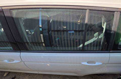 Puerta Trasera Izquierda Volkswagen Touran DGDA AUT.