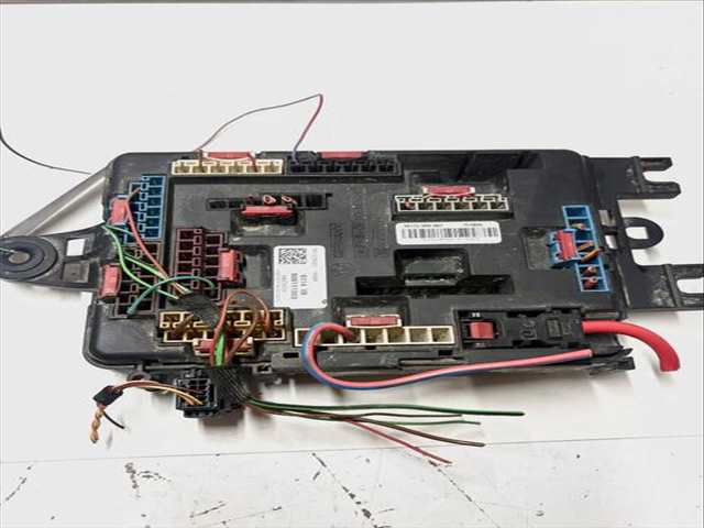 Foto 3ª: Caja Reles Fusibles Bmw Serie 3 315 VERSION INDEFINIDA