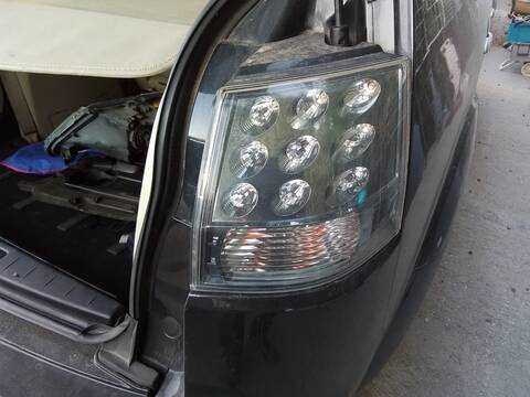 Foto 3ª: Piloto Trasero Derecho Mitsubishi Outlander 2.0 DI-D INTENSE 140CV 103KW [BSY] (2007)