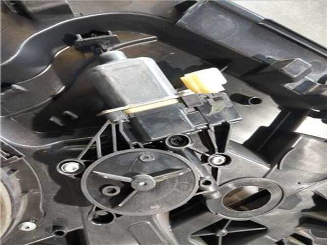 Foto 3ª: Elevalunas Eléctrico Delantero Derecho Ford Fiesta 1.6 GHIA [1.6 LTR. - 88 KW 16V TI-VCT CAT] [HXJB]