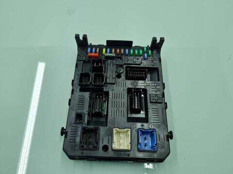 Caja Reles Fusibles Peugeot 5008 ALLURE 163CV 120KW