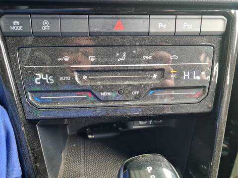 Foto 2ª: Mando Climatizador Volkswagen T-Roc STYLE 149CV 110KW [DXDB] (2024)
