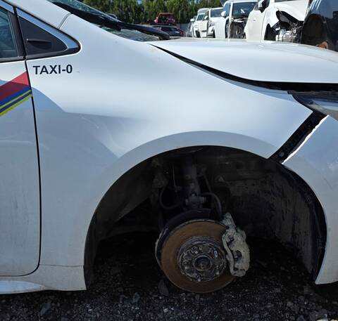 Aleta Delantera Derecha Toyota Corolla 2ZRFXE AUT.