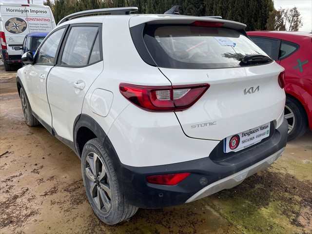 Foto 2ª: Paragolpes Trasero Kia Stonic 1.2 G 80cv [G4LF] (2024)