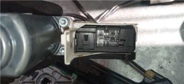 Foto 3ª: Elevalunas Eléctrico Trasero Derecho Audi A5 2.7 TDI [2.7 LTR. - 140 KW V6 24V TDI] [CGKA]